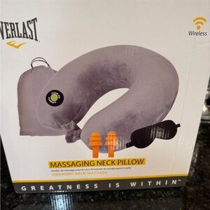 Everlast Gray Neck Pillow with Accessories